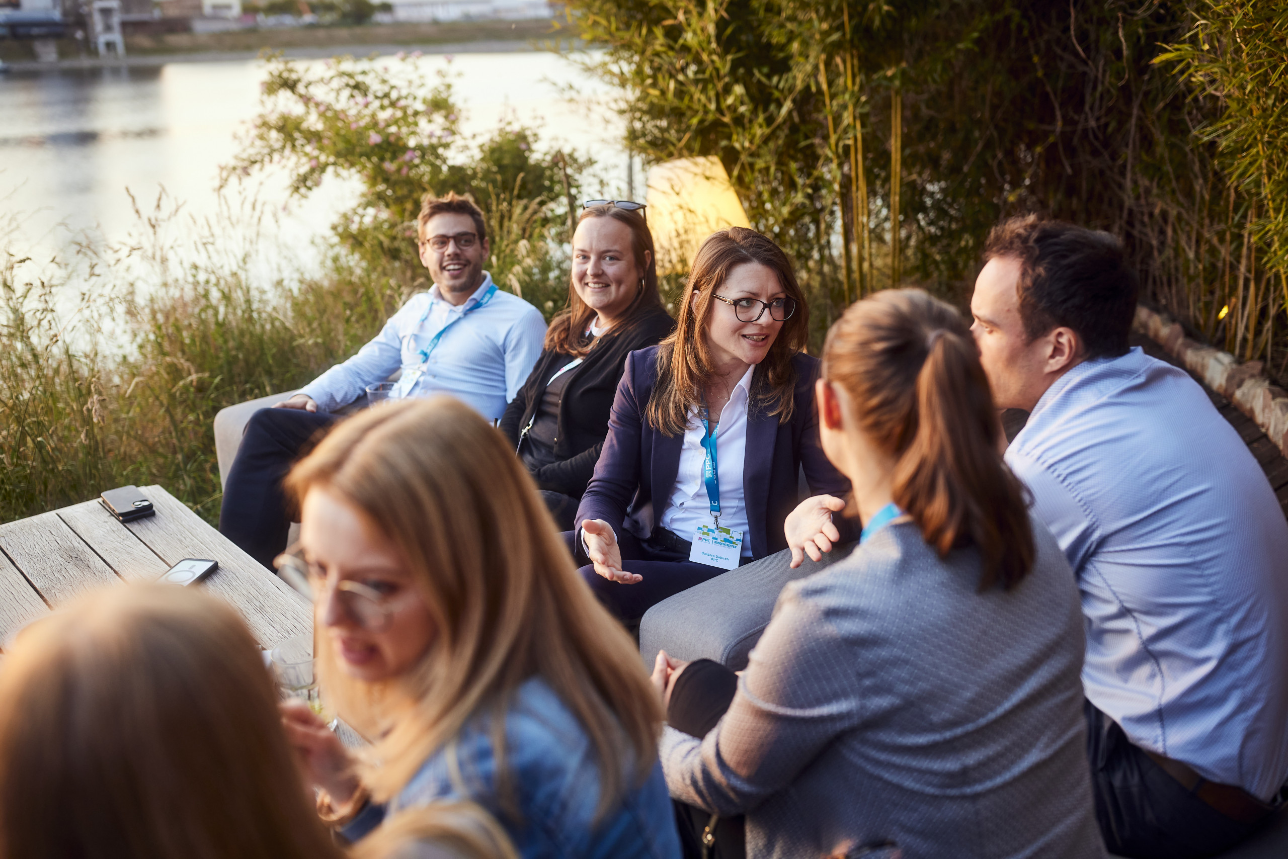 Gespräche im Lounge-Bereich der Manufaktur